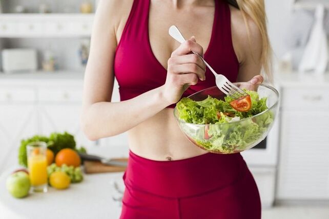 comer ensalada de verduras para bajar de peso